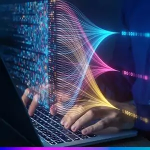 Pessoa digitando em notebook com fluxos de dados coloridos representando o conceito de Big Data e an&aacute;lise de informa&ccedil;&otilde;es para aprimorar a experi&ecirc;ncia do cliente (Customer Experience).